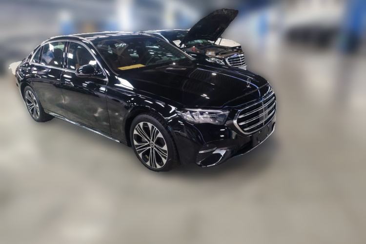Used Mercedes-Benz E-Class New Energy 2024 E 350 e L Plug-in Hybrid Sedan Front Right 45 Deg