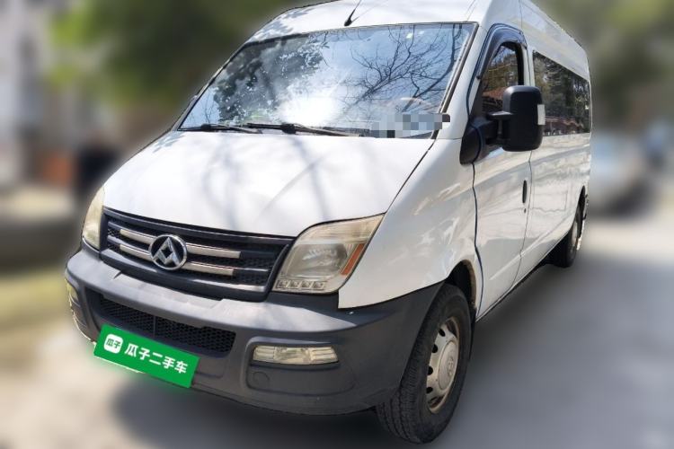 Used SAIC MAXUS Xintu V80 2019 2.5T Classic Model 6-Speed Manual Aotong Long Wheelbase Mid-Height 7-Seater