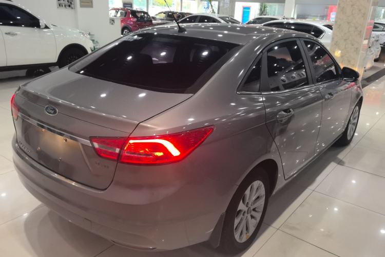 Used Ford Escort 2015 1.5L Automatic Fashion Model
