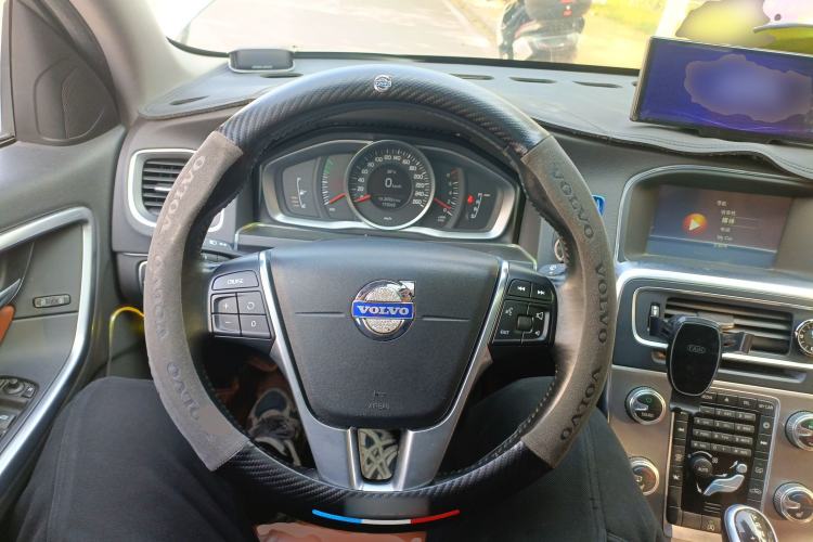 Used Volvo S60 2014 S60L 2.0T Zhiyuan Edition
