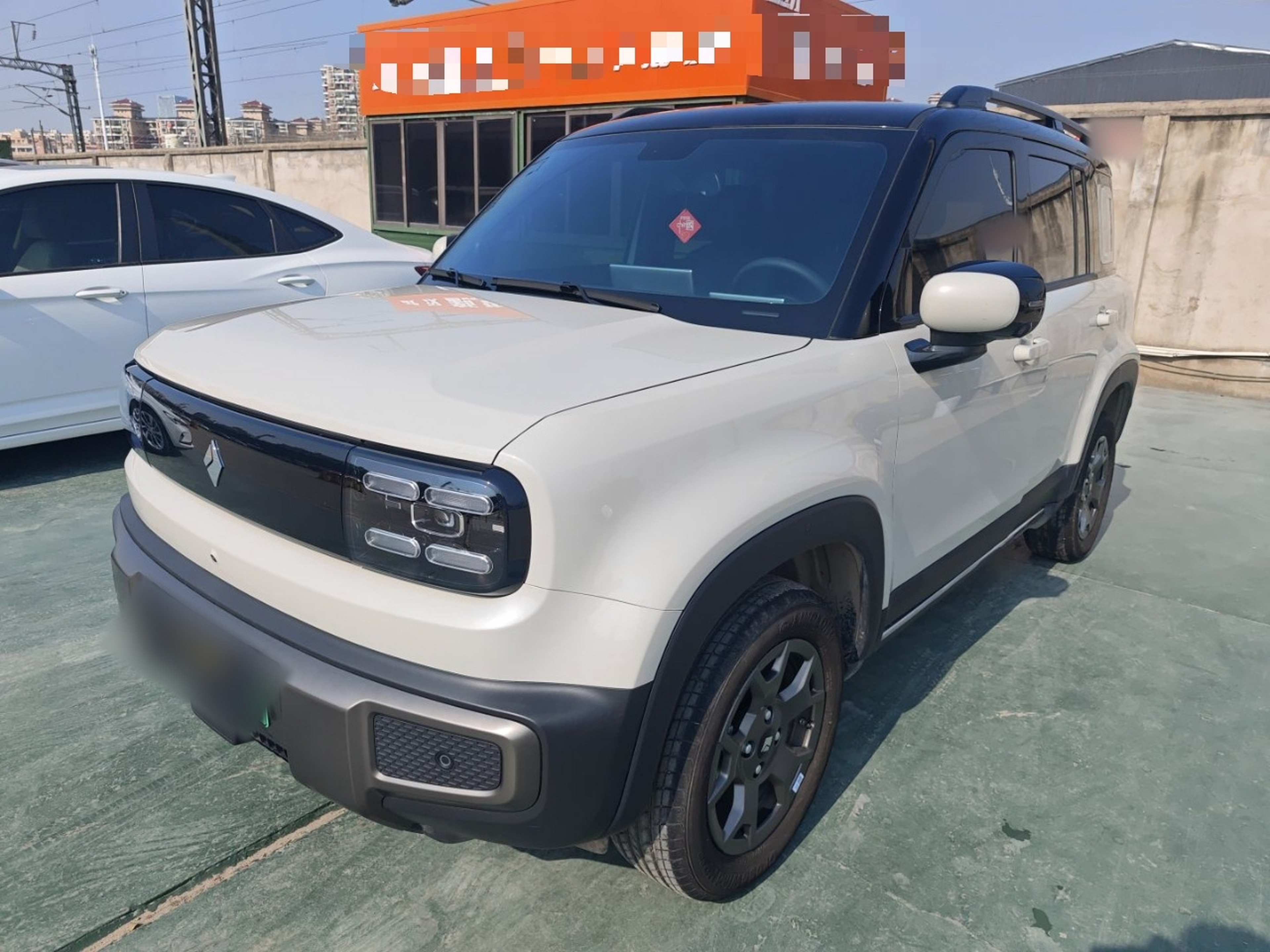 Под передней частью автомобиля