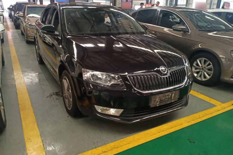 Used Skoda Octavia 2016 1.6L Automatic Chuanxing Edition Front Right 45 Deg