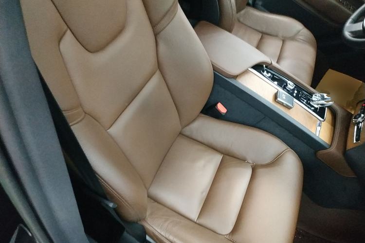 Used Volvo XC90 2023 B5 SmartDrive Luxury Edition 5 Seats Right Front Seat