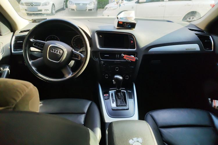 Used Audi Q5 2012 2.0TFSI Technology Model Interior 2