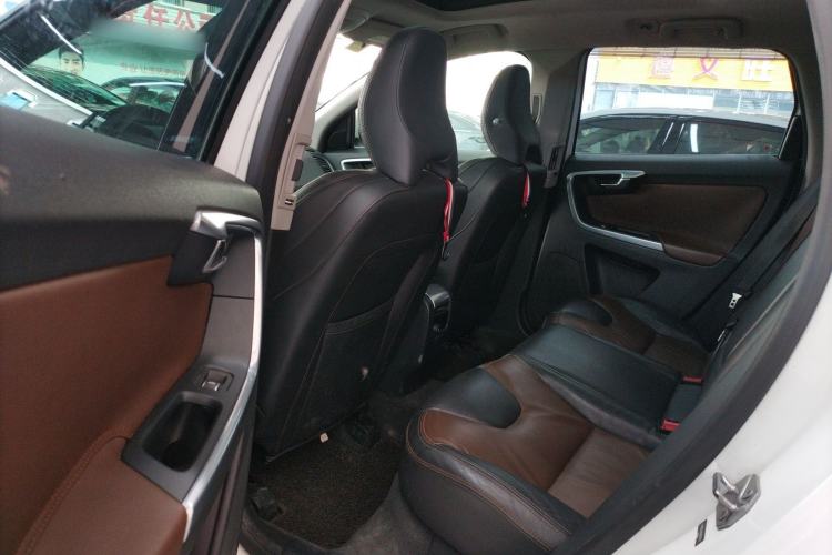 Used Volvo XC60 2015 T5 AWD Zhiyuan Edition Left Rear Seat