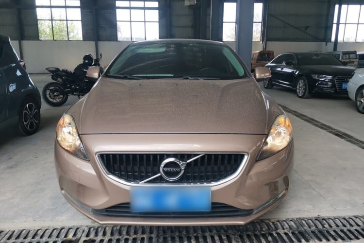 Used Volvo V40 2017 T3 Smart Edition
