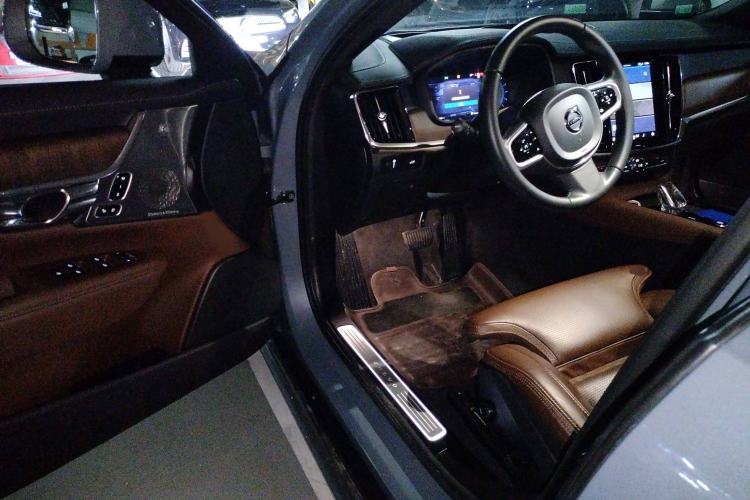 Used Volvo V90 2022 Cross Country B5 AWD Prestige Edition