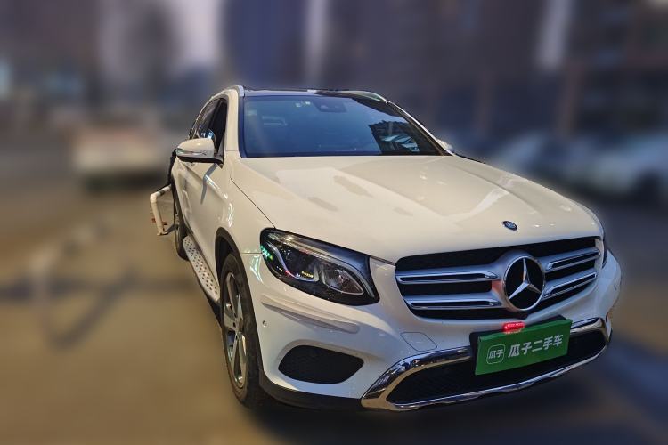 Used Mercedes-Benz GLC 2016 GLC 260 4MATIC Luxury Model Front Right 45 Deg