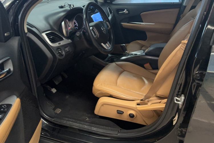 Used Dodge Journey 2013 2.4L Two-Wheel Drive Luxury Version