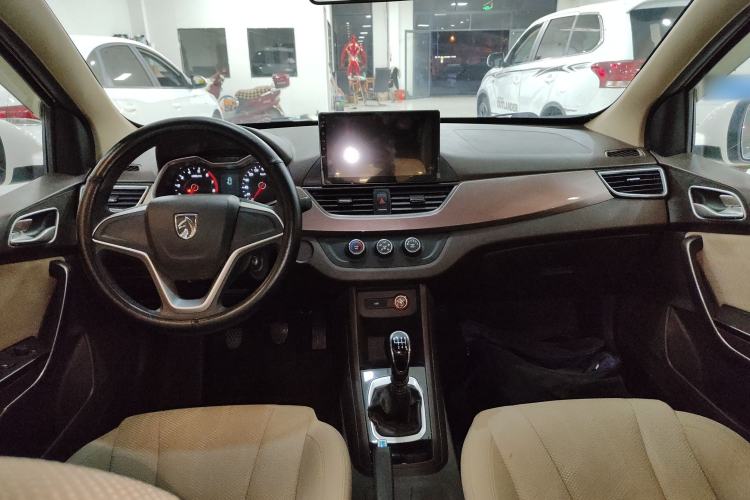 Used Baojun 310W 2017 1.5L Manual Comfort Version China VI Emission Standard
