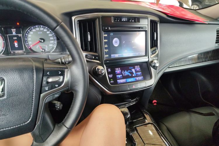 Used Toyota Crown 2015 2.0T Fashion Edition Center Console