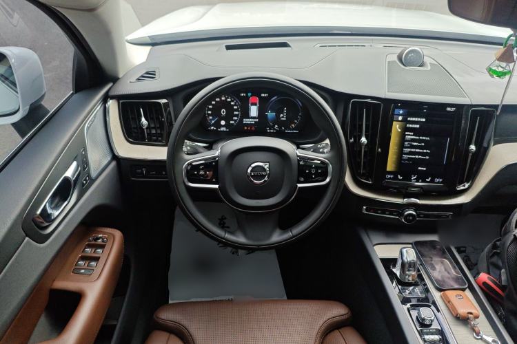 Used Volvo XC60 New Energy 2019 T8 E-Drive Hybrid Prestige Luxury Version China V Standard
