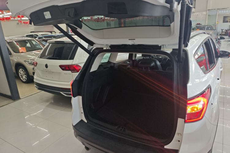 Used Ford Kuga 2019 EcoBoost 180 Two-Wheel-Drive Titanium Plus Model China VI Standard Trunk