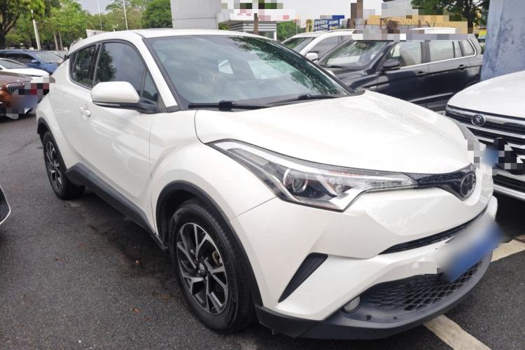 Used Toyota C-HR 2020 2.0L Leading Edition Front Right 45 Deg