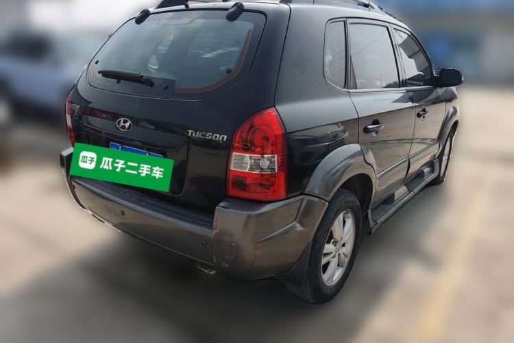 Used Hyundai Tucson 2009 2.0L Manual Two-Wheel Drive Fashion Edition Rear Right 45 Deg