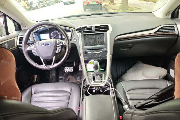 Used Ford Mondeo 2013 2.0L GTDi 200 Luxury Model Center Console