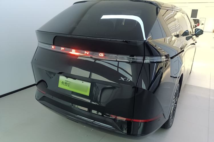 Used XPeng X9 2025 740 Ultra-Long Range Max Rear Right 45 Deg