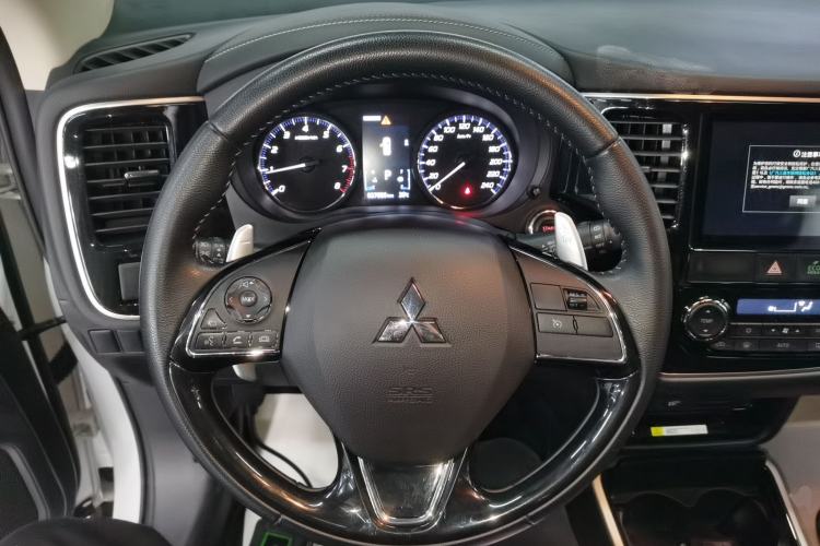 Used Mitsubishi Outlander 2020 2.4L 4x4 Zhi Xiang Edition 7-Seater