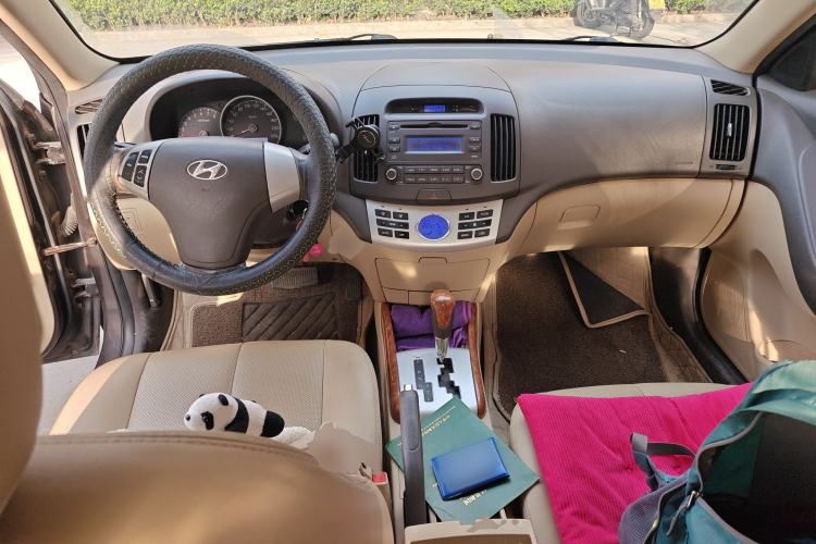 Used Hyundai Celesta 2010 1.6L AT GLS Center Console