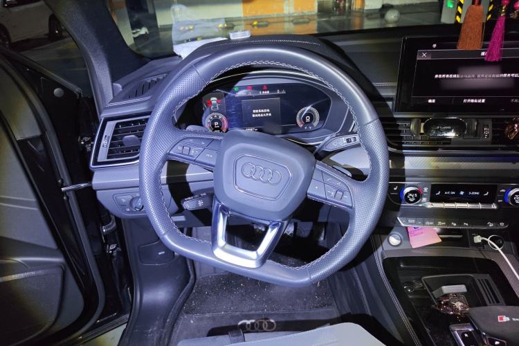 Used Audi Q5L Sportback 2022 40 TFSI Luxury Model Steering Wheel