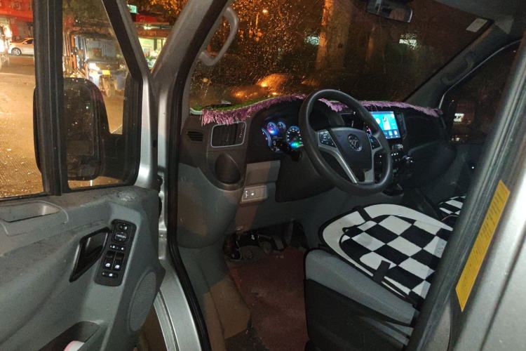 Used Foton Toano 2023 Joy Elephant Multi-Function 2.0T Manual Long-Wheelbase Mid-Roof Model with Single Rear Tire Available in 5/6/7/9-Seater Configurations
