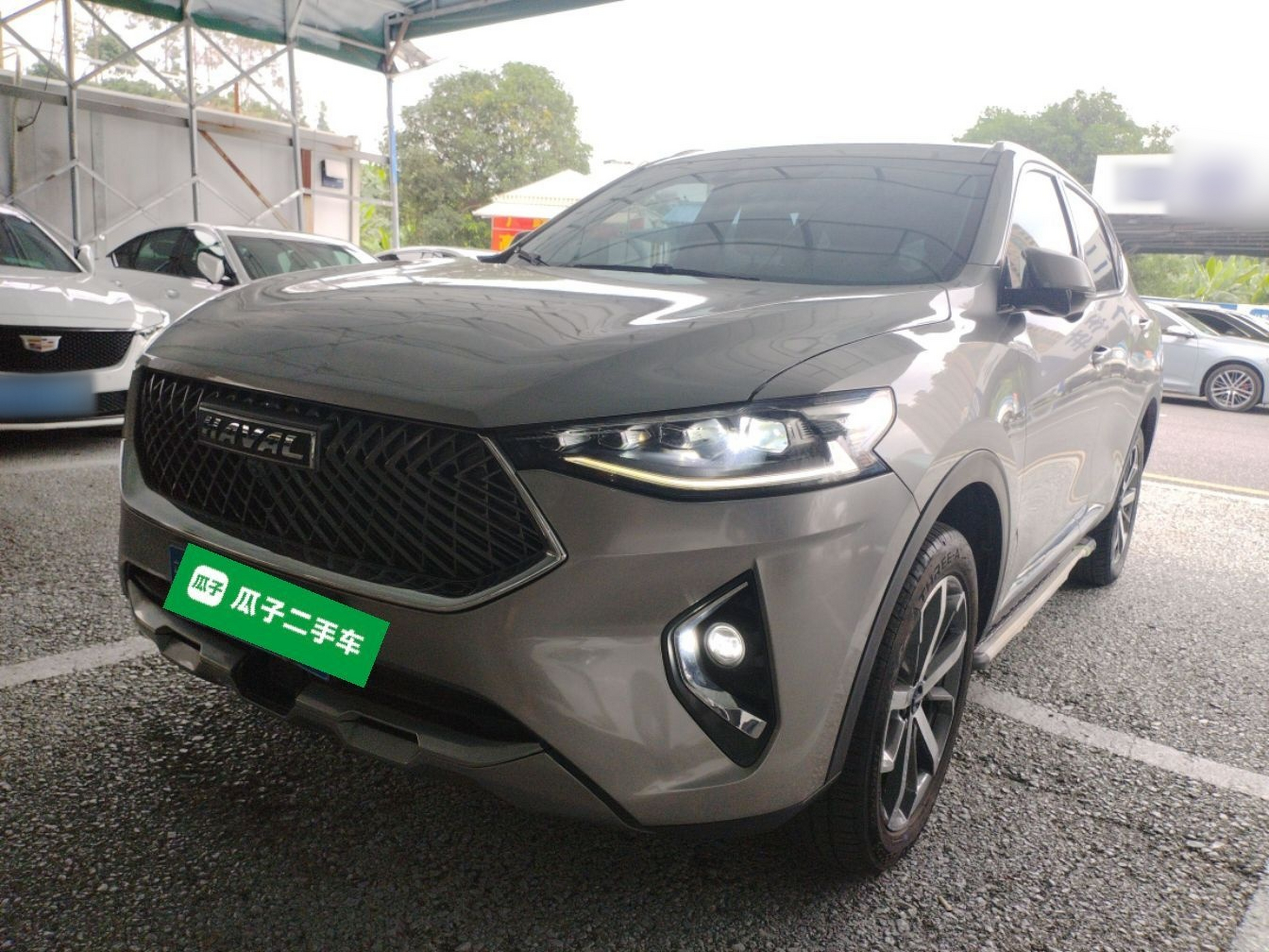 Под передней частью автомобиля
