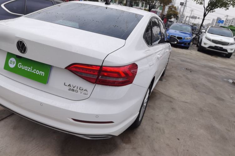 Used Volkswagen Lavida 2021 1.5L Automatic Comfort Edition Right Rear Taillight