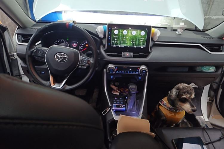 Used Toyota Wildlander 2020 2.0L CVT 4x4 Luxury Edition Center Console