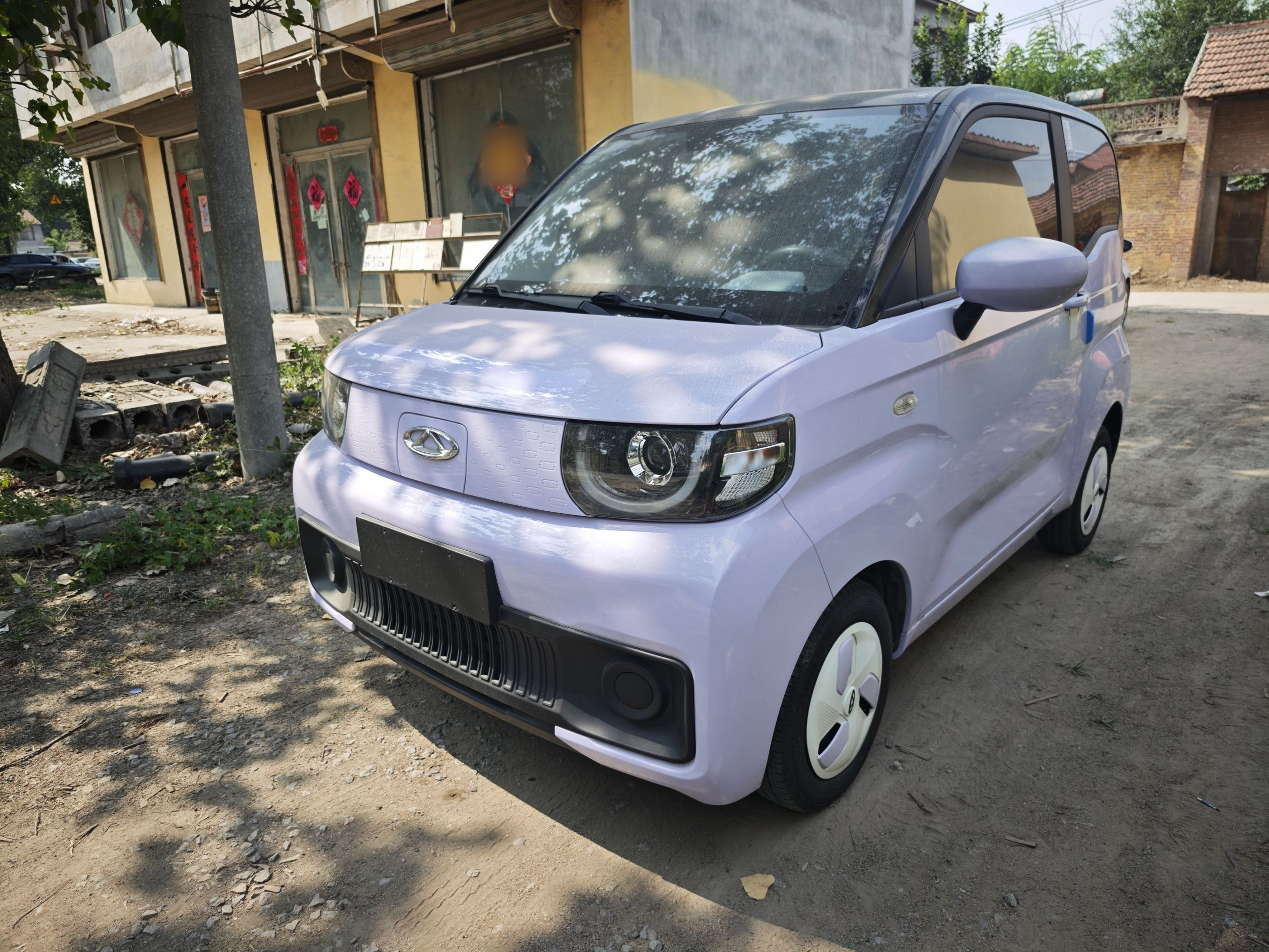 Unter der Vorderseite des Autos