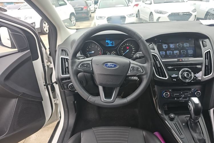 Used Ford Focus 2015 Sedan 1.6L Automatic Trend Model Steering Wheel