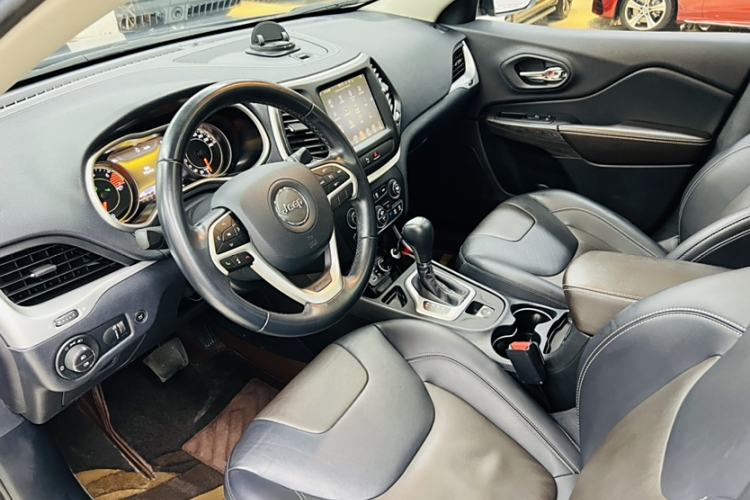 Used Jeep Cherokee 2020 2.0L Two-Wheel Drive Classic Sports Edition