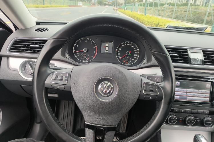 Used Volkswagen Passat 2014 1.8TSI DSG Prestige Edition Steering Wheel