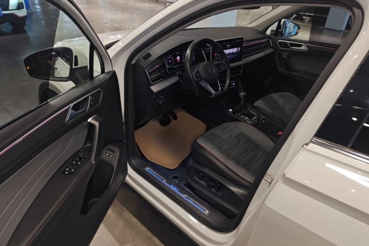Used Volkswagen Tiguan L New Energy 2022 430 PHEV Plug-in Hybrid Flagship Edition Driver Seat