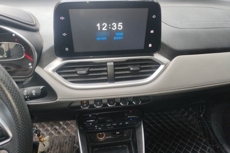 Used Baojun 510 2017 1.5L manual Comfort trim