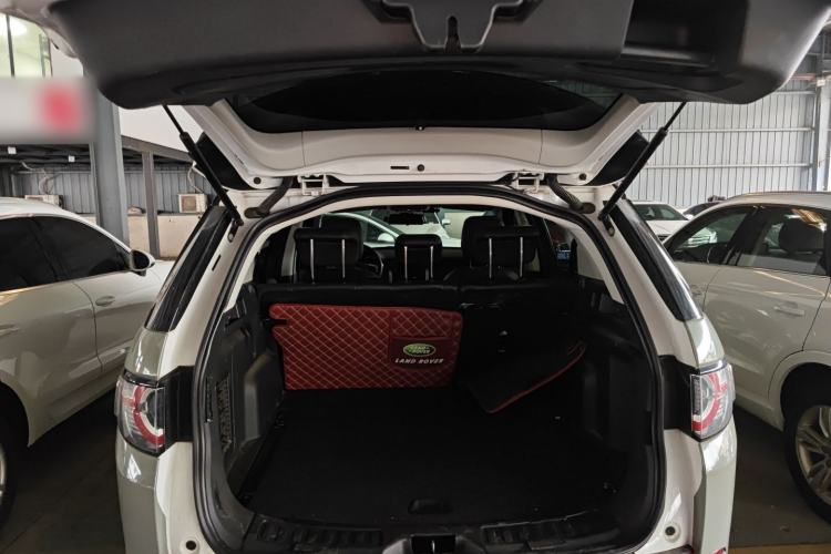 Used Land Rover Discovery Sport 2018 240 PS PURE Edition Trunk