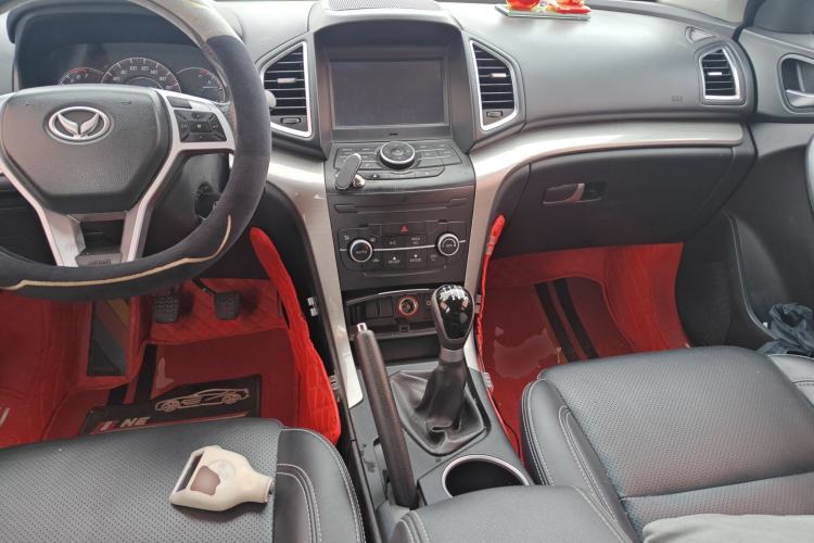 Used HYOSOW S6 2016 1.5T Manual Fashion Model Center Console