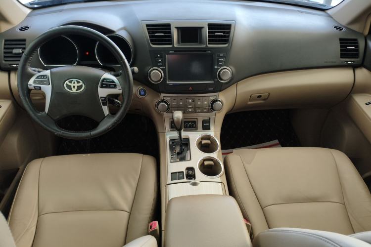 Used Toyota Highlander 2012 2.7L Two-Wheel Drive 7-Seater Luxury Edition Center Console