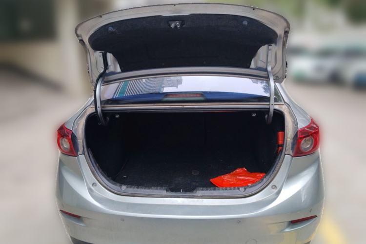 Used Mazda Mazda 3 Axela 2016 Sedan 1.5L Automatic Luxury Model