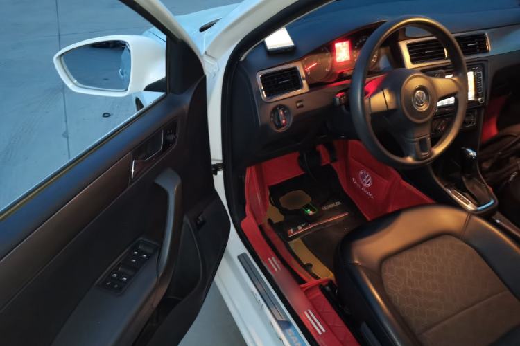 Used Volkswagen Santana 2015 1.6L Automatic Comfort Edition Driver Seat