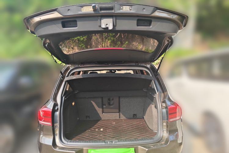 Used Volkswagen Tiguan 2017 300TSI Automatic Two-Wheel Drive Silk Road Comfort Edition Trunk