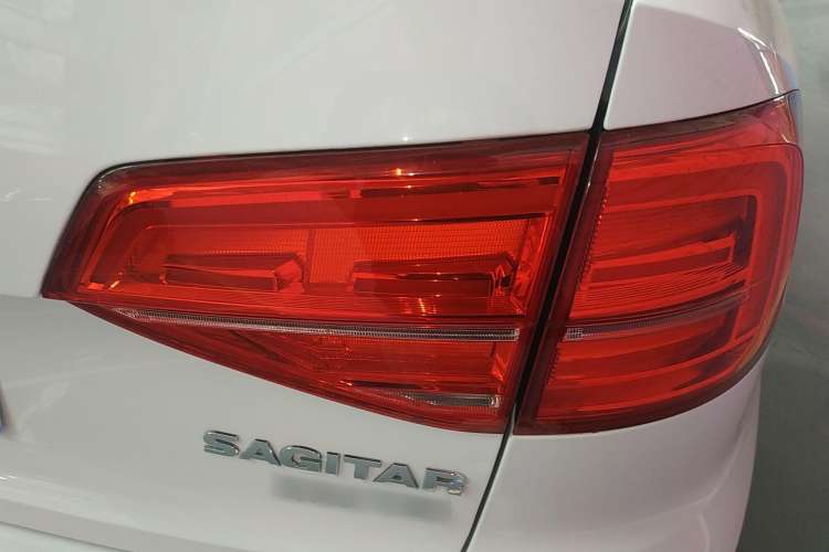 Used Volkswagen Sagitar 2016 230TSI 25th Anniversary Edition Exterior 6