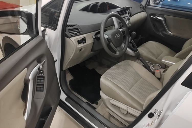 Used Toyota Verso 2015 180E CVT Crossover Edition
