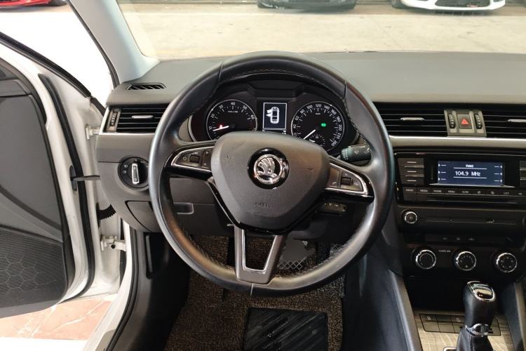 Used Skoda Octavia 2016 1.6L Automatic Smart Drive Edition Steering Wheel