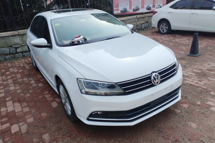 Used Volkswagen Sagitar 2015 230TSI Automatic Comfort Version
