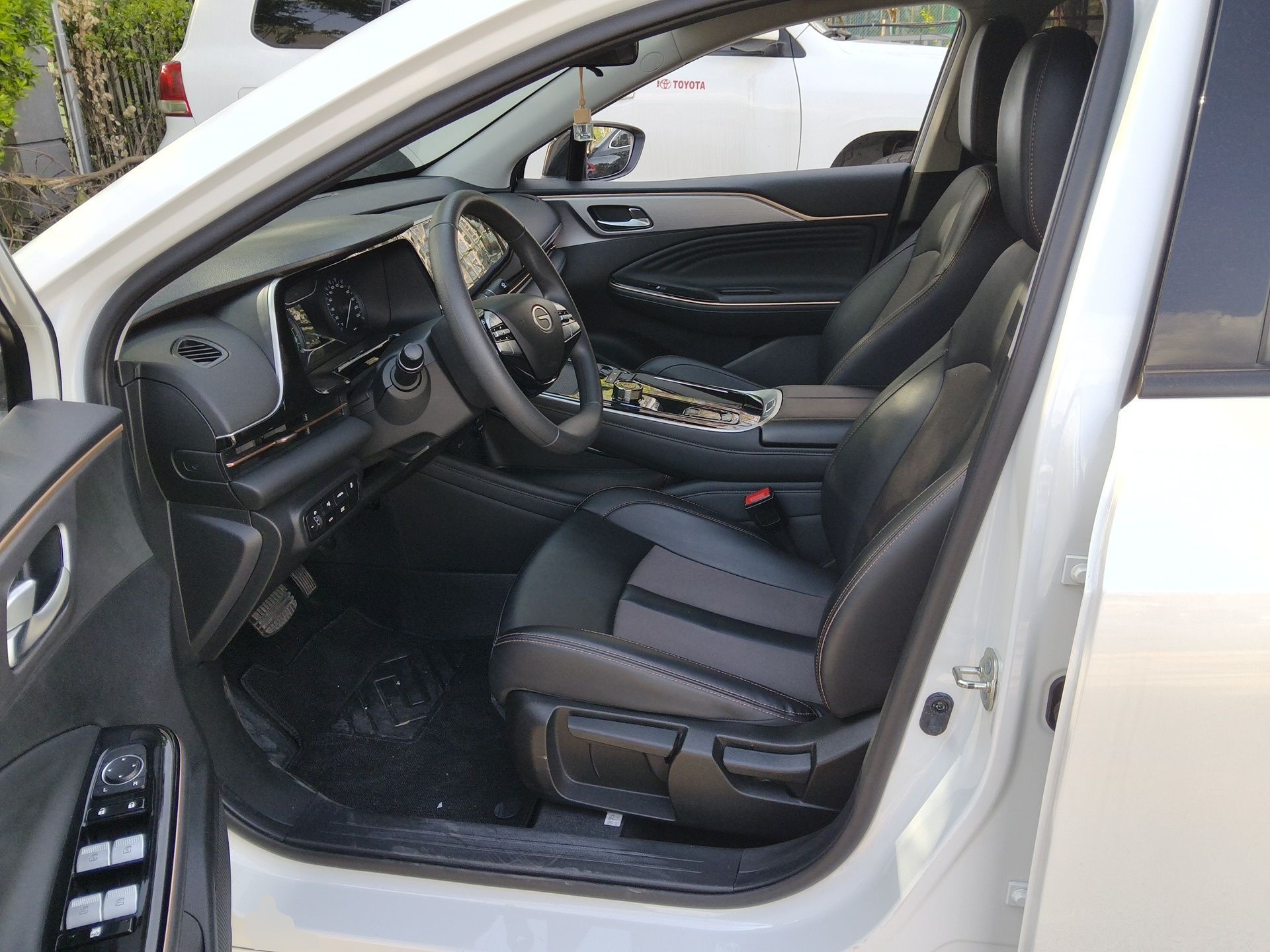 Переднее сиденье в автомобиле