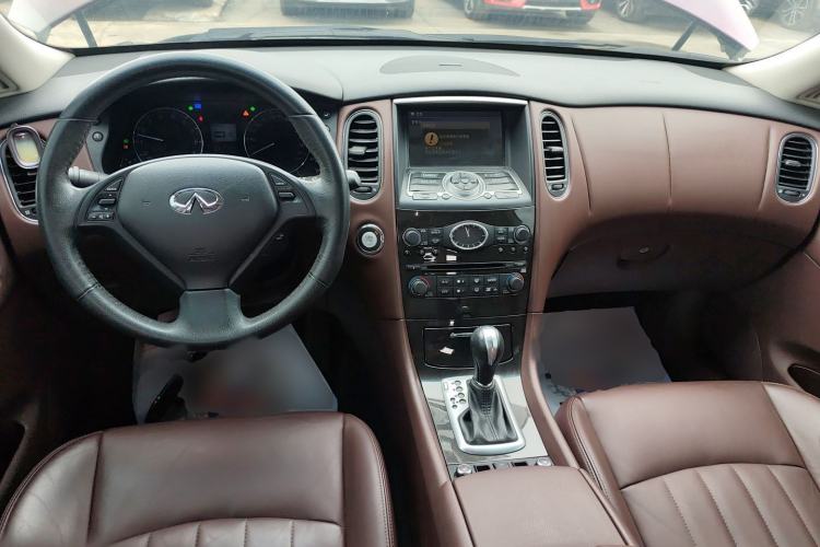 Used Infiniti QX50 2013 2.5L 4x4 Elegant Edition Center Console