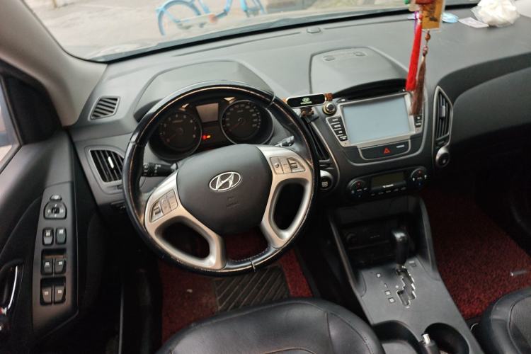Used Hyundai ix35 2013 2.0L Automatic Two-Wheel Drive Smart GLS China IV Standard Steering Wheel
