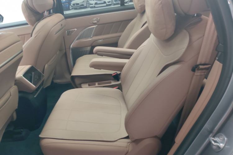 Used ONVO Luxeed L90 2025 Model—Max Six-Seater Version Left Rear Seat