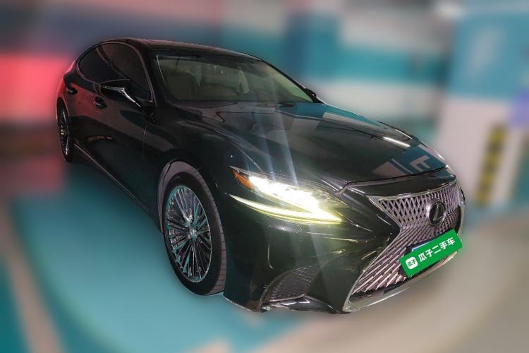 Used Lexus LS 2020 500h Excellence Edition China VI standard Front Right 45 Deg
