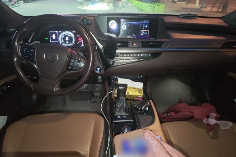 Used Lexus ES 2018 300h Premier Edition China VI Standard Interior 2